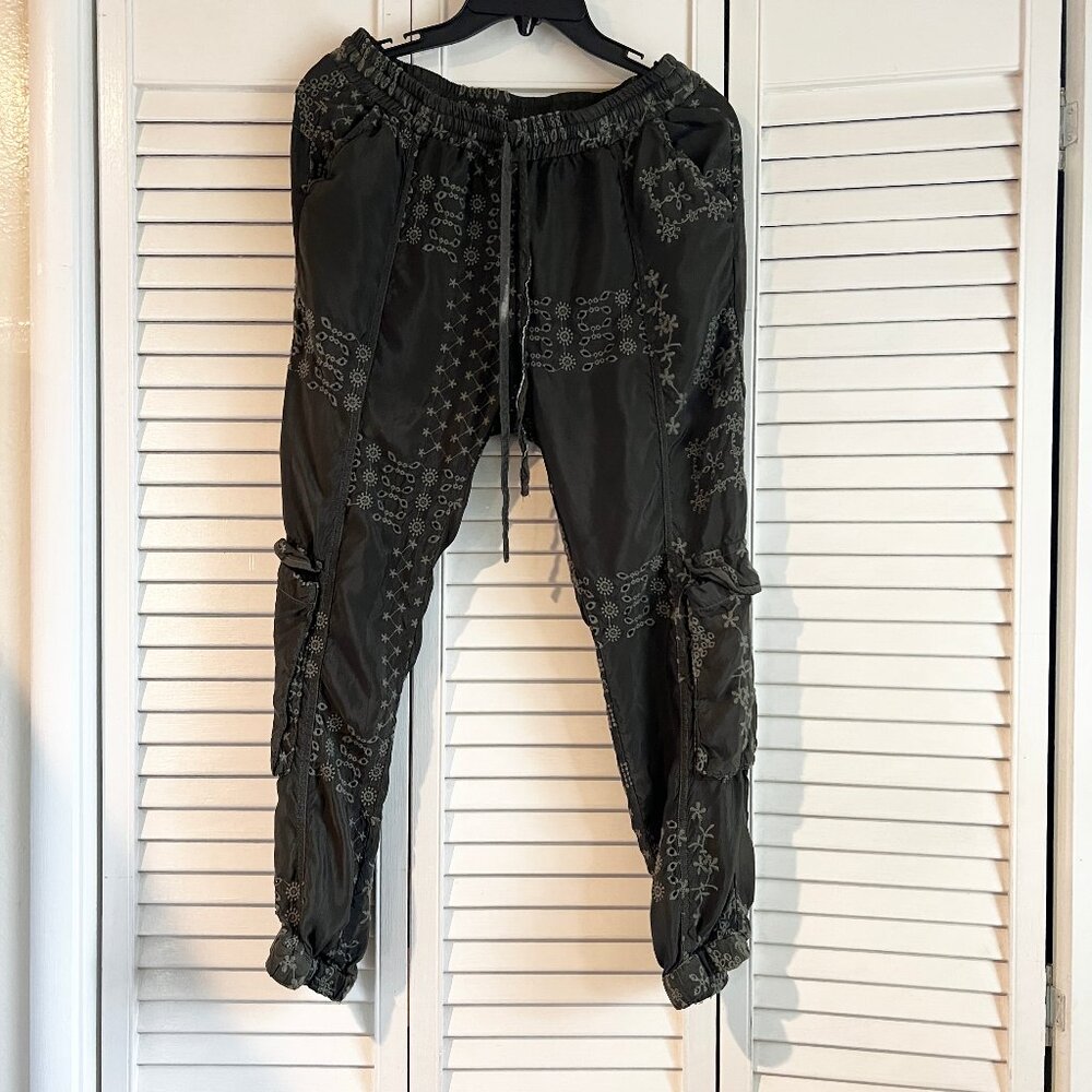 Johnny Was Embroidered Cargo Cropped Joggers Small